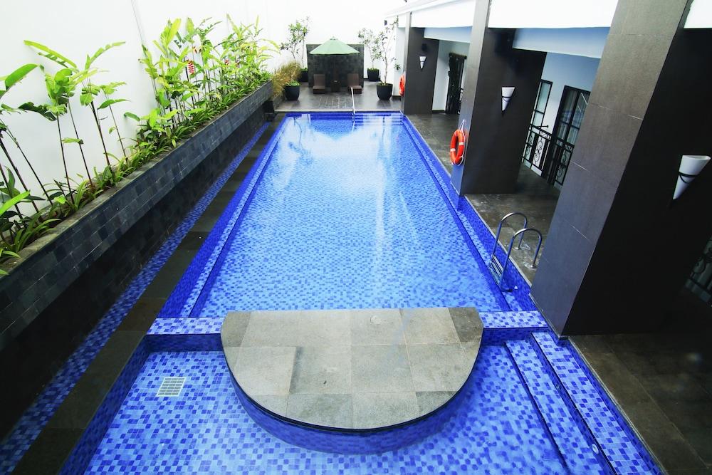 Sutasoma Hotel ジャカルタ エクステリア 写真